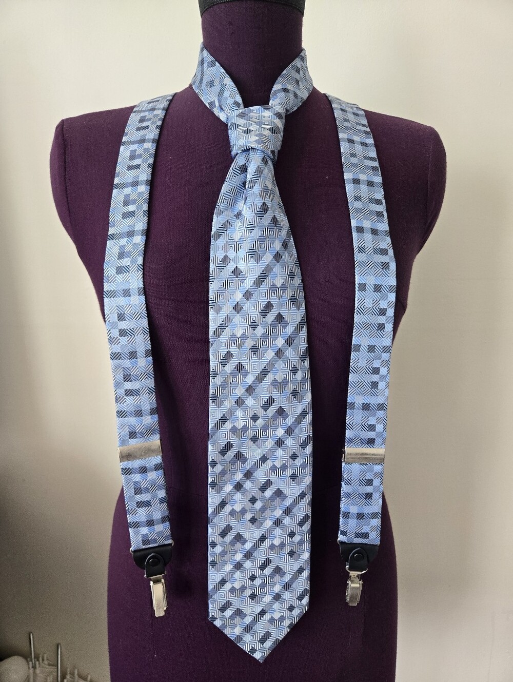 Giorgio Brutini Classic Blue Geometric Men's Tie and Suspenders Set - Picture 4 of 5